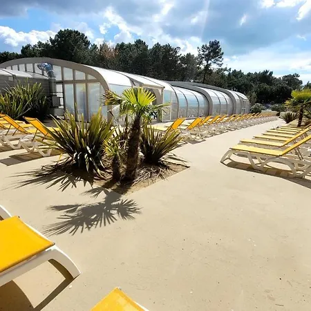 Bungalow De 3 Chambres Avec Piscine Partagee Sauna Et Terrasse A Jean De Monts A 3 Km De La Plage