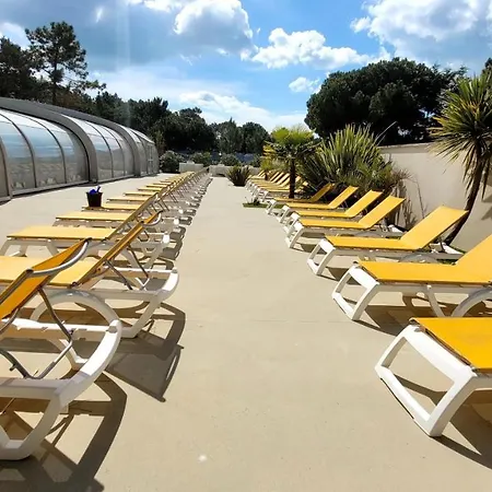 Bungalow De 3 Chambres Avec Piscine Partagee Sauna Et Terrasse A Jean De Monts A 3 Km De La Plage Saint-Jean-de-Monts