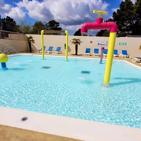 Bungalow De 3 Chambres Avec Piscine Partagee Sauna Et Terrasse A Jean De Monts A 3 Km De La Plage *