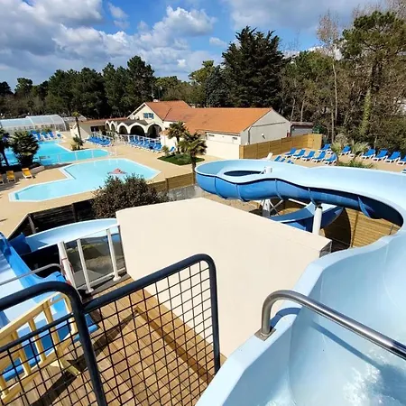 Bungalow De 3 Chambres Avec Piscine Partagee Sauna Et Terrasse A Jean De Monts A 3 Km De La Plage Casa de Férias *