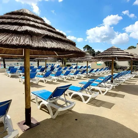 Casa de Férias Bungalow De 3 Chambres Avec Piscine Partagee Sauna Et Terrasse A Jean De Monts A 3 Km De La Plage *