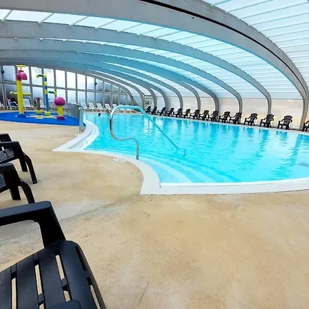 Bungalow De 3 Chambres Avec Piscine Partagee Sauna Et Terrasse A Jean De Monts A 3 Km De La Plage *