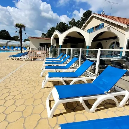 Bungalow De 3 Chambres Avec Piscine Partagee Sauna Et Terrasse A Jean De Monts A 3 Km De La Plage *