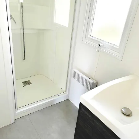 Bungalow De 3 Chambres Avec Piscine Partagee Sauna Et Terrasse A Jean De Monts A 3 Km De La Plage Casa de Férias