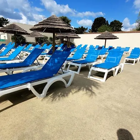 Bungalow De 3 Chambres Avec Piscine Partagee Sauna Et Terrasse A Jean De Monts A 3 Km De La Plage Saint-Jean-de-Monts
