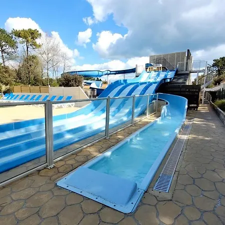 Casa de Férias Bungalow De 3 Chambres Avec Piscine Partagee Sauna Et Terrasse A Jean De Monts A 3 Km De La Plage Saint-Jean-de-Monts