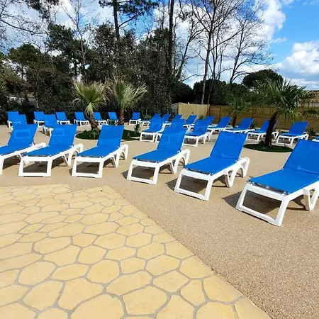Bungalow De 3 Chambres Avec Piscine Partagee Sauna Et Terrasse A Jean De Monts A 3 Km De La Plage Casa de Férias