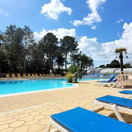Bungalow De 3 Chambres Avec Piscine Partagee Sauna Et Terrasse A Jean De Monts A 3 Km De La Plage * Saint-Jean-de-Monts