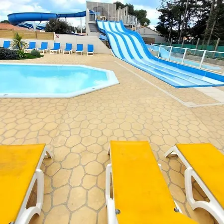 Casa de Férias Bungalow De 3 Chambres Avec Piscine Partagee Sauna Et Terrasse A Jean De Monts A 3 Km De La Plage Saint-Jean-de-Monts